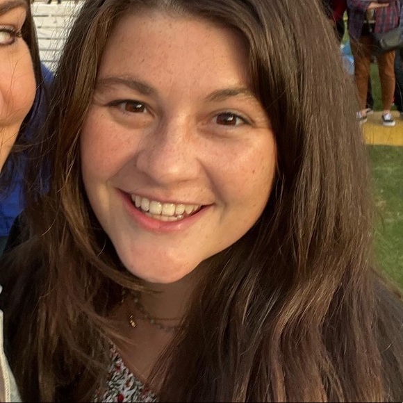 Meet your Posher, Maryclaire - Picture 2 of 2